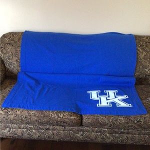 .NWOT University of Kentucky Throw